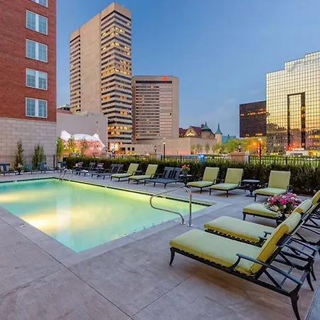 King Size Studio In Heart Of Downtown